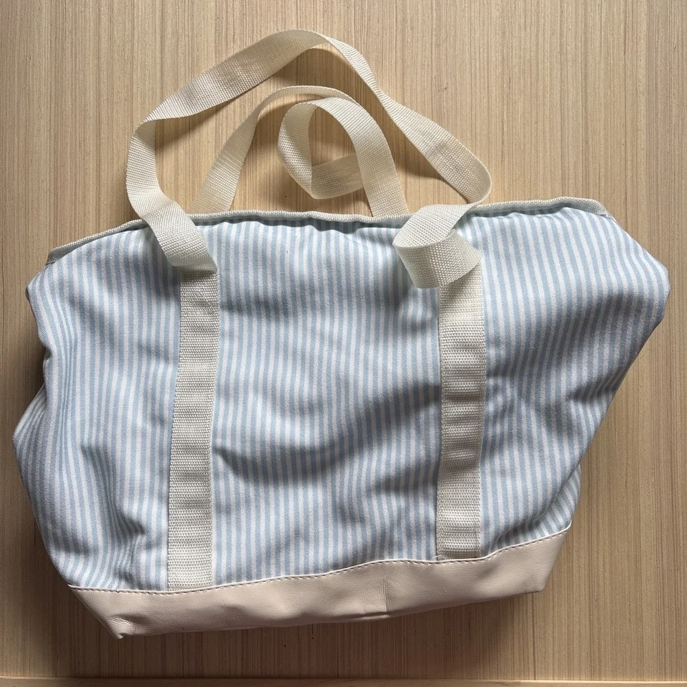 Ollie and Olivia: Travel/beach Cooler Bag| Striped | Zipper | Blue & Ivory